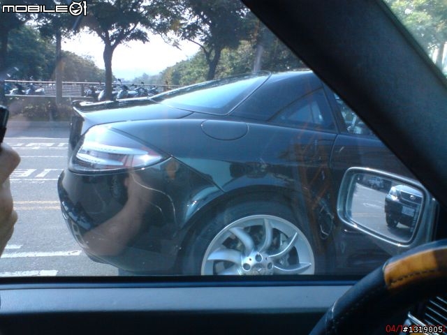 中港路驚見Benz SLR!!