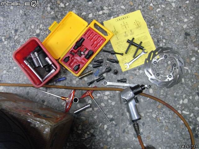[更換]G-MAX200...更換前輪SKF軸承....