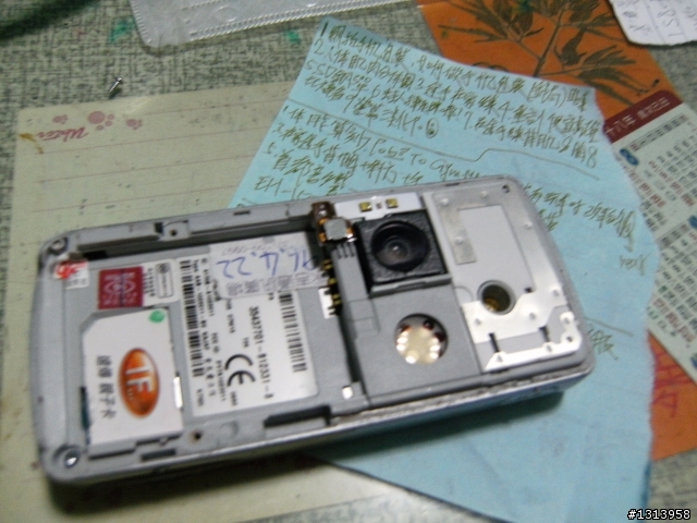 雖然k750i有保護蓋但是胎還是被我玩到刮傷................= =