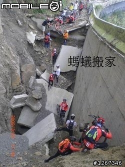 真是一路（靠北）騎路不見了坍塌