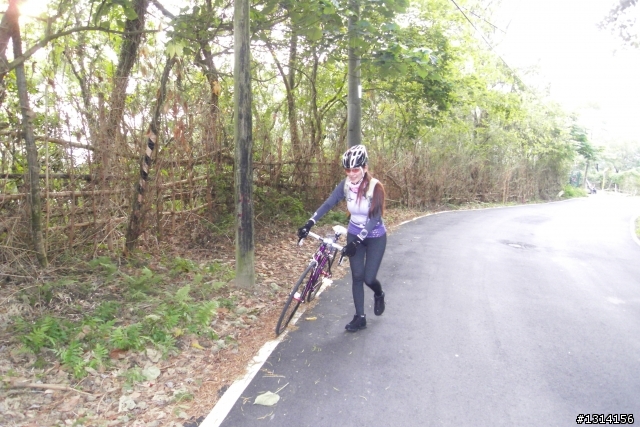[簡單開箱文]女性入門公路車,小紫處女航progressive RRX-630L後續>請看39~86樓的新照片~