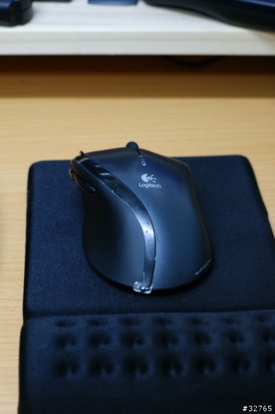 不專業[開箱]Razer DeathAdder 1800dpi 奎蛇藍光雷射光學滑鼠 補上 Zowie P-RF鼠墊