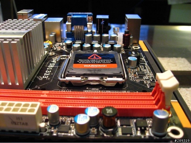 [開箱]ZOTAC GF9300-ITX WiFi