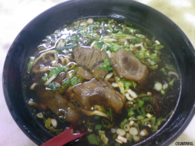 左營區：勝利路上的"犇(三牛)牛肉麵"