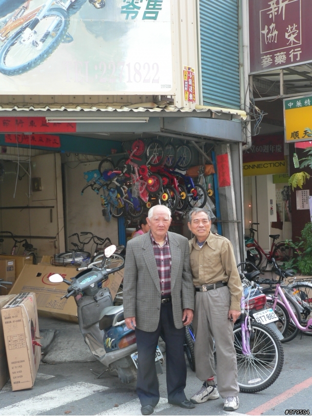 度節騎車益斯文  懷念熄燈老車店
