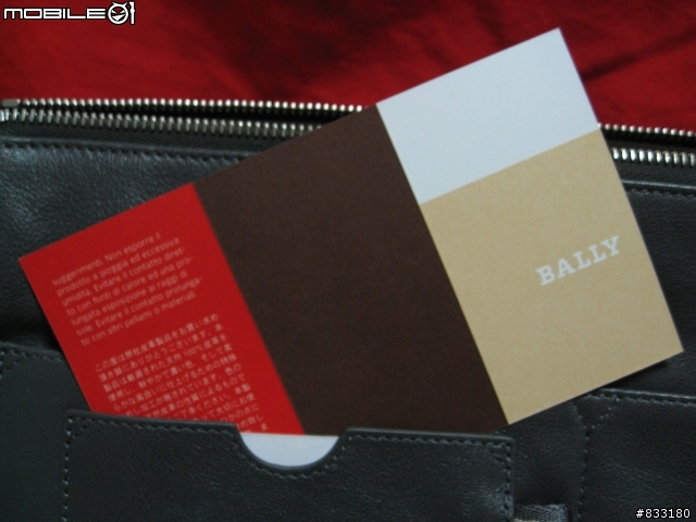 新入手的Bally側背包....