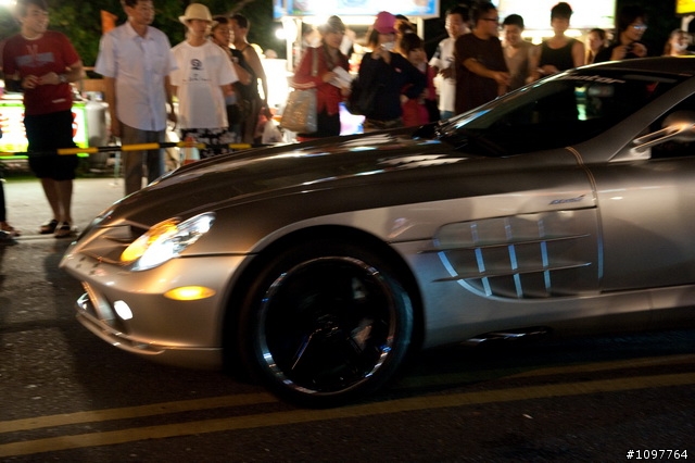 春吶牛馬逛墾丁大街