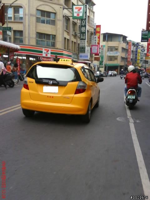 第一次看到 Fit 的 TAXi  [ 帥呆了 ]