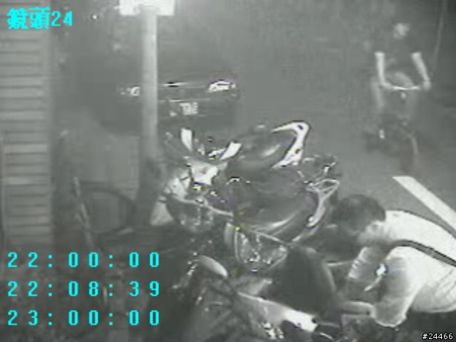 【緊急通報--請幫忙協尋】單車失竊--霧黑T3一台 -- 4/29更新竊賊照片