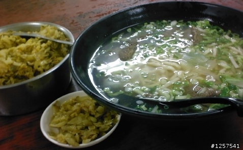 左營區：勝利路上的"犇(三牛)牛肉麵"