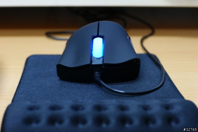 不專業[開箱]Razer DeathAdder 1800dpi 奎蛇藍光雷射光學滑鼠 補上 Zowie P-RF鼠墊