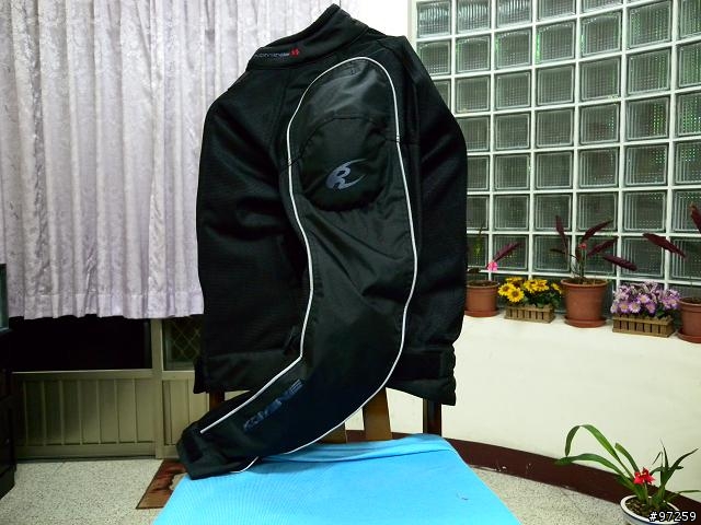 09年KOMINE  JK-701春夏防摔衣 分享 (更新護胸安裝問題-有圖說明)