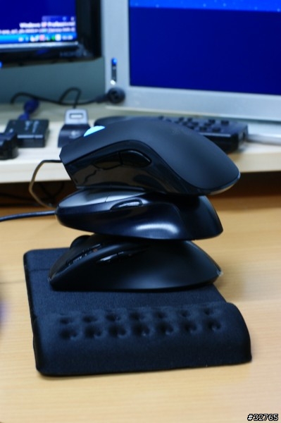 不專業[開箱]Razer DeathAdder 1800dpi 奎蛇藍光雷射光學滑鼠 補上 Zowie P-RF鼠墊