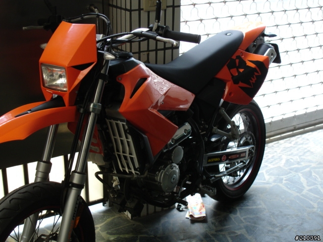 黑獸人機車!?新更新.....血日軍團軍旗