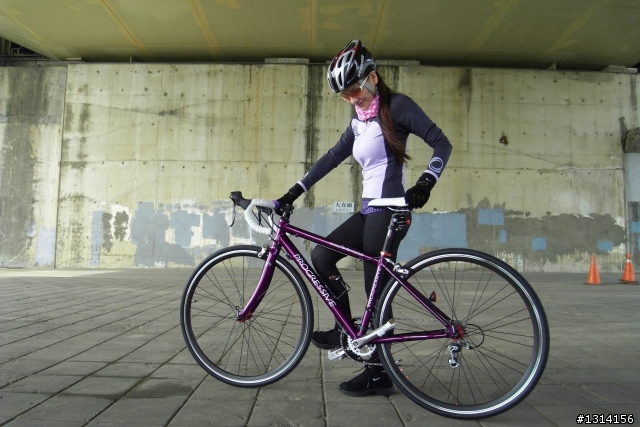 [簡單開箱文]女性入門公路車,小紫處女航progressive RRX-630L後續>請看39~86樓的新照片~