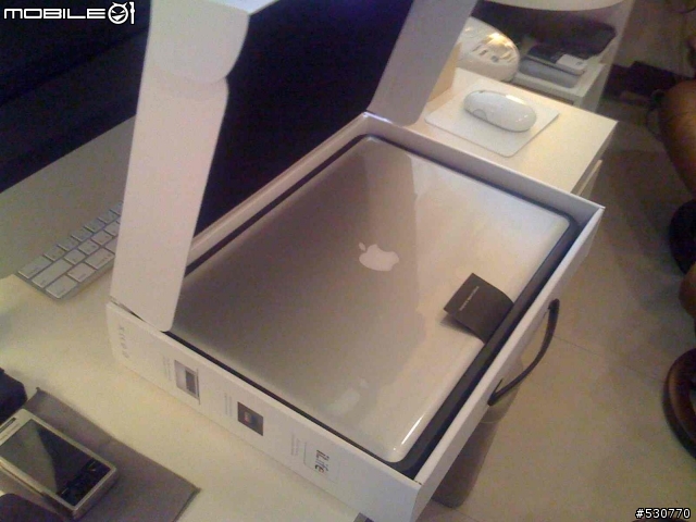 終於等到妳!!NEW Macbook Pro 17"蘋果開箱嘍!!