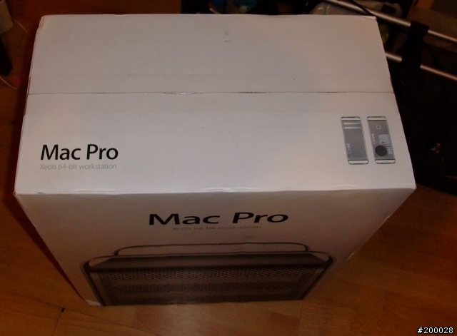 定製的MACPRO扛回來了。上開箱圖啦！嘻嘻
