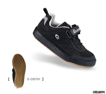 [請問]有人使用過全新EXUSTAR  E-SB701 BMX及滑板車兩用鞋-- 可鎖扣片 這雙鞋裝SPD的卡片嗎