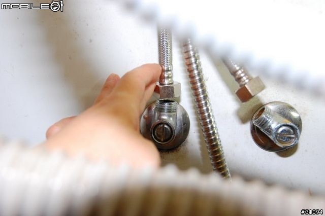[無牌水電工] 廚房檯面式水龍頭更換