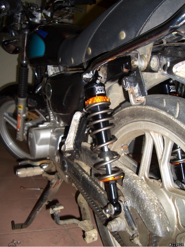 [開箱文＆DIY]更換YCR~7075氮氣避震器and郎R150後扶手