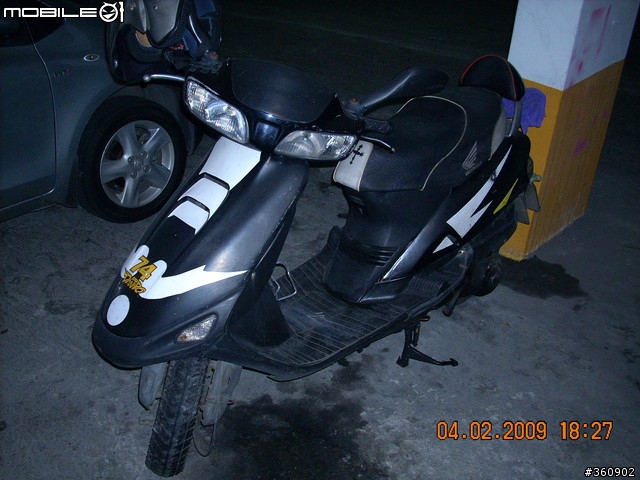 自己的車車自己貼~~好反光阿!!!
