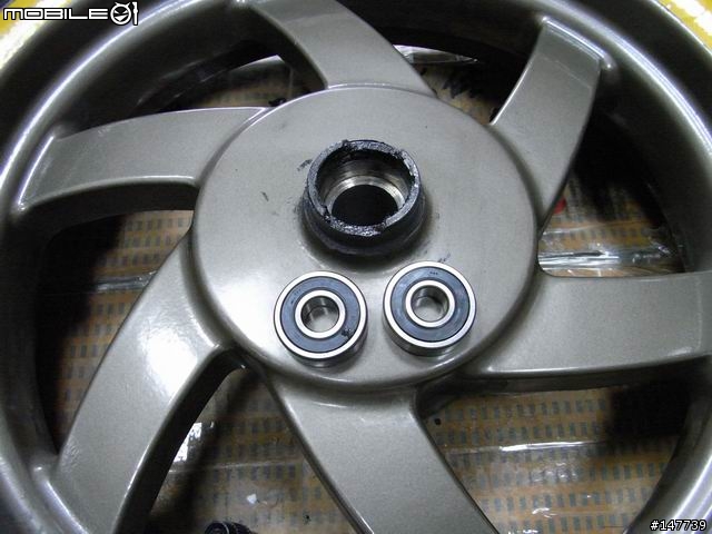 [更換]G-MAX200...更換前輪SKF軸承....
