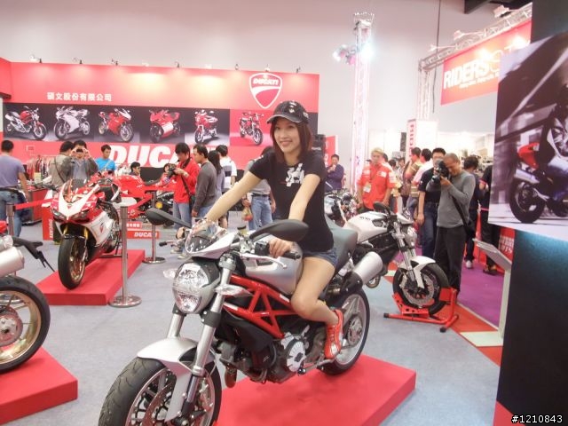 [累死人分享]2009台北世貿機車產業展，激暴!!挑戰機車展最多圖(ShowGirl隨時補上) - 已經全PO了
