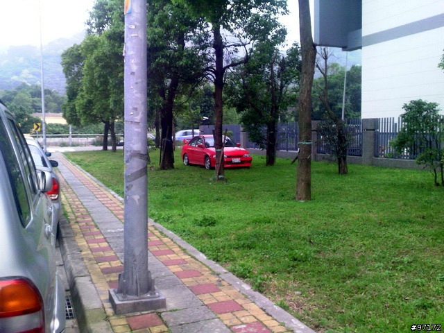 這不算違規停車?沒公德心的車主!