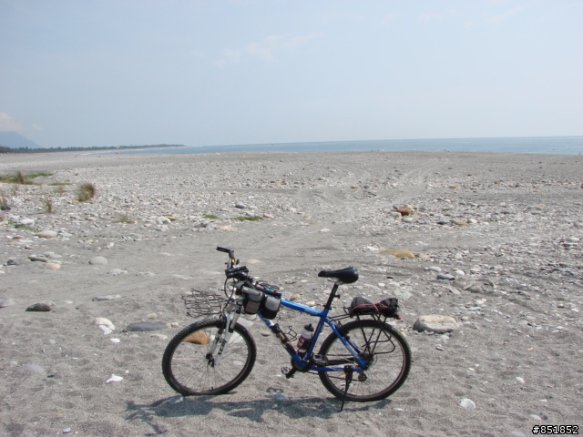 2009年3月15日，我和我的影子的順時針12天單車環島