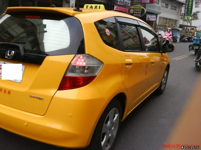 第一次看到 Fit 的 TAXi  [ 帥呆了 ]
