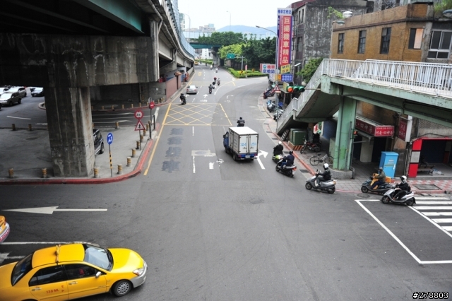 [罰單申訴成功] 延平北路五段 - 中正路口，塗塗改改的禁行機車，往士林方向。