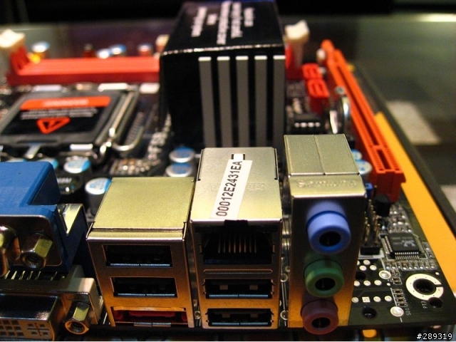 [開箱]ZOTAC GF9300-ITX WiFi
