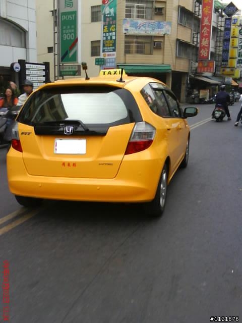 第一次看到 Fit 的 TAXi  [ 帥呆了 ]