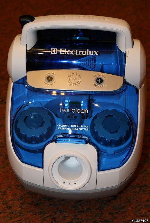 [分享] Electrolux 伊萊克斯 Z-8240 無袋式吸塵器