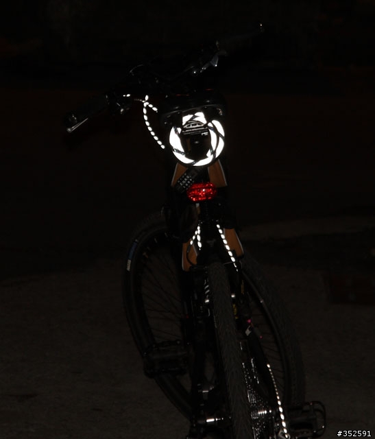 (開箱文)不只夜騎只要上路就需要的爆閃反光煞車線