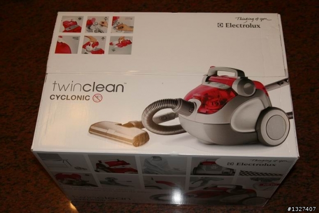 [分享] Electrolux 伊萊克斯 Z-8240 無袋式吸塵器