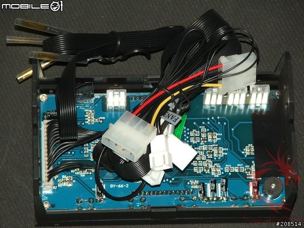 [簡易開箱&測試心得]AEROCOOL Modern-V與聯力TR-5多功能監控面板