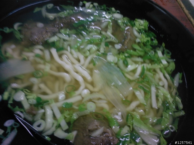 左營區：勝利路上的"犇(三牛)牛肉麵"