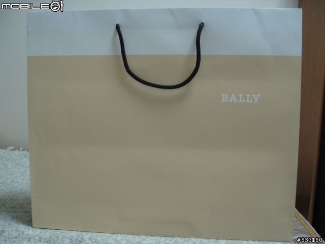 新入手的Bally側背包....