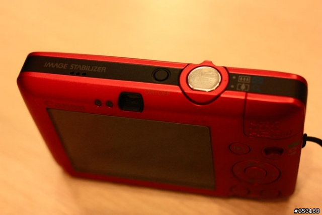 (分享) Canon IXUS 100IS 誰說Canon不懂時尚