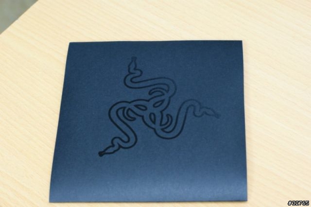 不專業[開箱]Razer DeathAdder 1800dpi 奎蛇藍光雷射光學滑鼠 補上 Zowie P-RF鼠墊