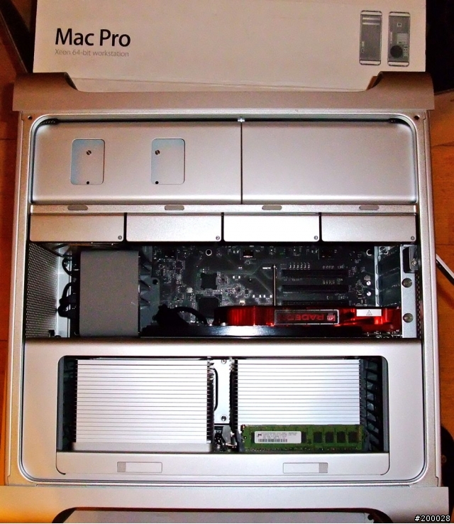定製的MACPRO扛回來了。上開箱圖啦！嘻嘻