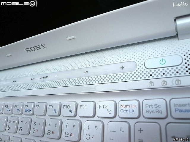SONY VAIO 純真白VGN-CS26T 不專業開箱