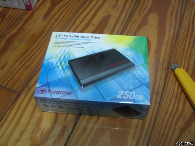 [開箱分享]創見 250G StoreJet Portable 2.5吋 賽車格紋行動硬碟