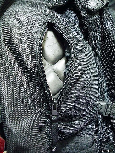 [開箱]就是要跟別人不一樣之 KOMINE JK-702 ~~