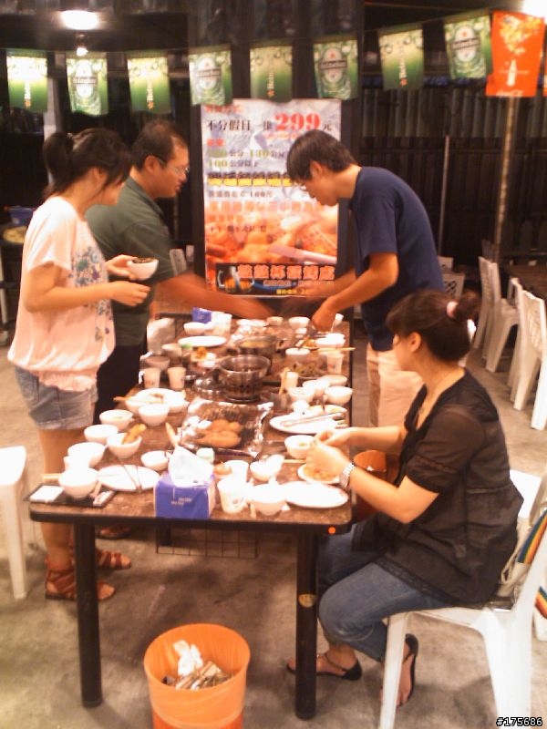 歡迎ROBIN回國 阿昌&五指山後燒烤店用餐&飯後娛樂實錄 (只有手機亂拍的一堆照片沒有內容 不喜勿入)