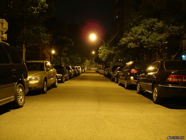 夜景大樓越蓋越高別垮下來阿~