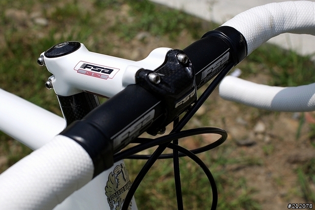 [分享] Bianchi 928 Carbon Tech {存了好久，好不容易通過女王申請的一部車 =..=}