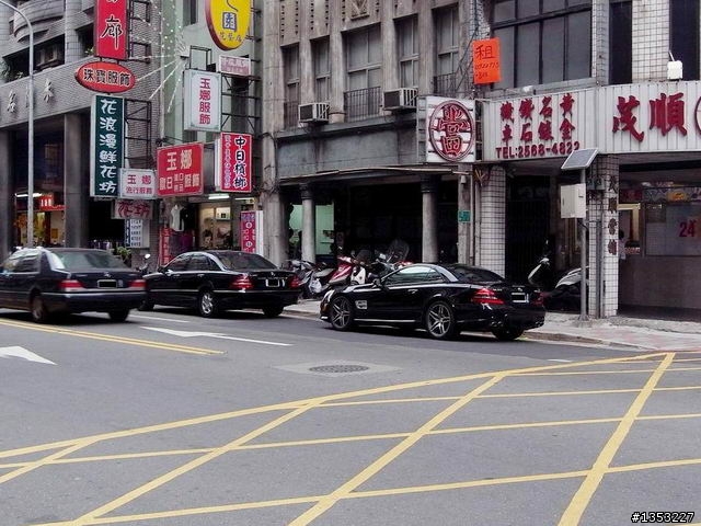 (分享) 巧遇新款SL63 AMG ~ 有圖 ♪