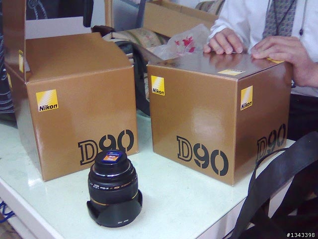 買很大 Nikon D90 D3X 入手記!![很不專業的開箱]